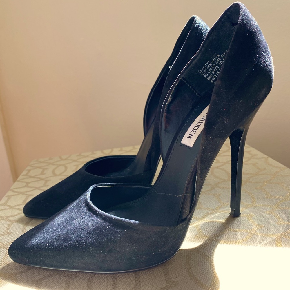 Steve Madden Elegant Pointed Black Heel.